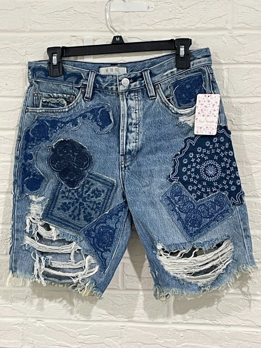 FREE PEOPLE WE THE FREE HEARTBREAKER PATCHED DENIM SHORTS DISTRESSED NWT SIZE 26